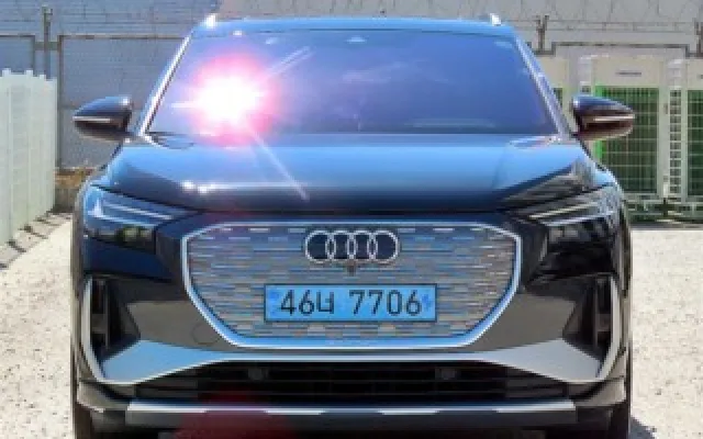 인천중고자동차할부 Q4 e-트론 40 프리미엄 매물 사진 3 - 2024/08 30,065km